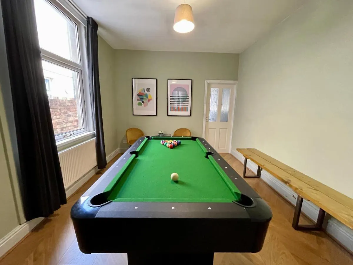 Edwardian City Centre House For Big Groups, Offroad Parking & Hot Tub! Cardiff United Kingdom