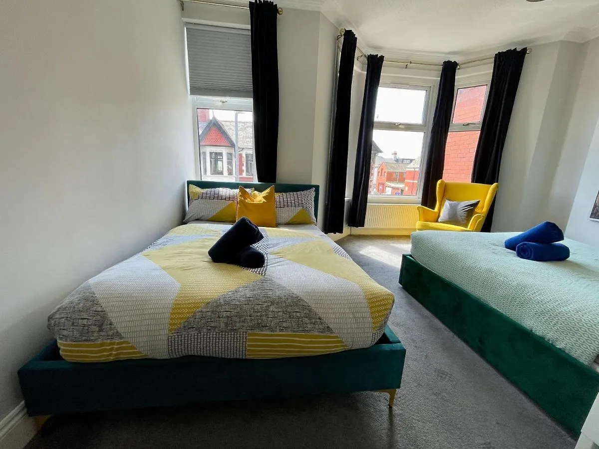 Apartment Edwardian City Centre House For Big Groups, Offroad Parking & Hot Tub! Cardiff